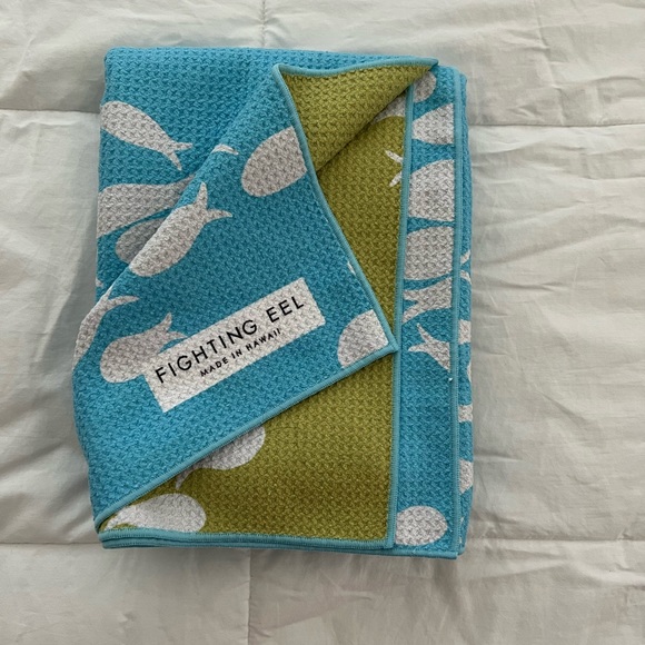 Fighting Eel Other Fighting Eel Famous Fish Print Bluegreen Reversible Towel Never Used